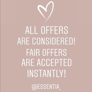 Hello Poshmark Fam! Feel free to make offers 💞